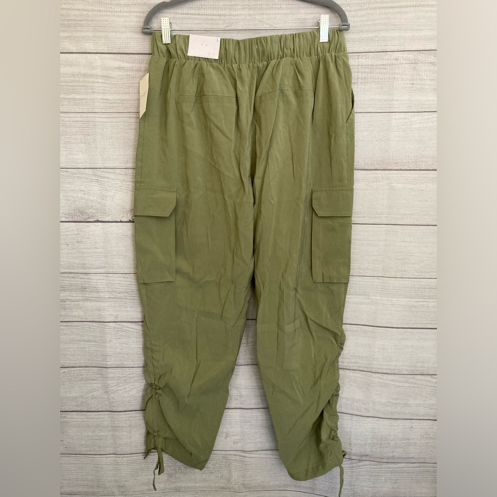 Jessica Simpson | NWT Women’s Olive Haze Luxe Cargo Pants - Picture 3 of 8